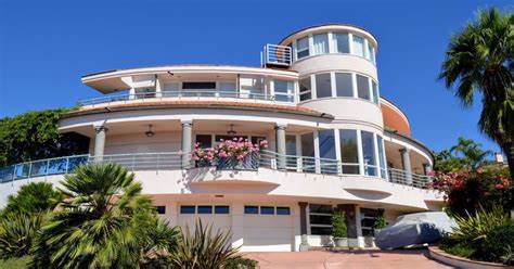 Ultra-rich Americans now pouring cash into luxury real estate for ‘safer, less volatile’ investment than stock