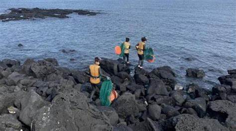 Female Korean Haenyeo divers show genetic adaptations to cold water