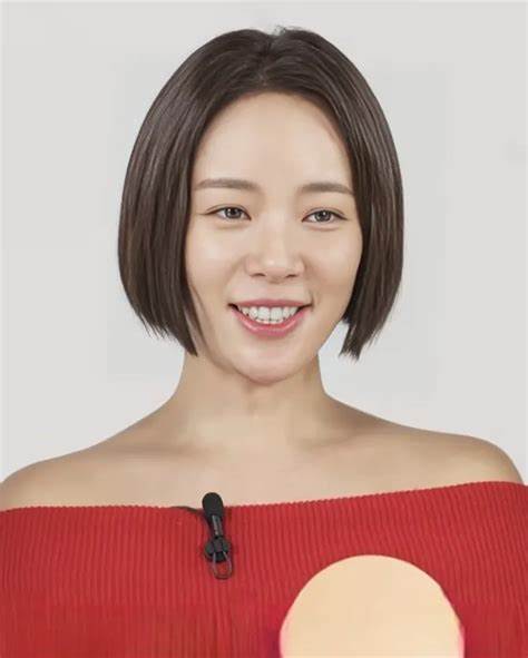 Actress Hwang Jung-eum Stands Trial for Embezzling 4.2 Bln Won for Cryptocurrency Investment