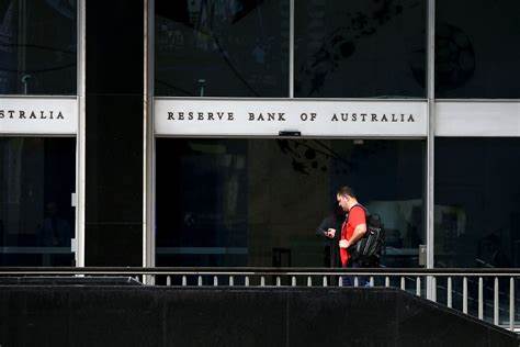 Australia's Central Bank Cuts Rates, Points to Risks From Tariffs and Geopolitics