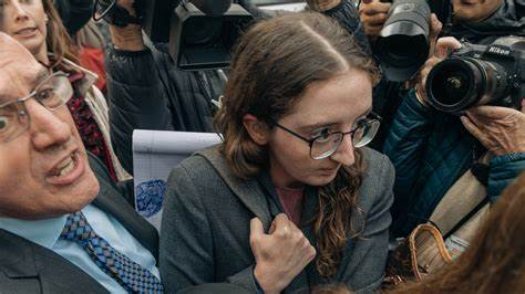 Caroline Ellison sagt gegen Sam Bankman-Fried aus und macht ihn für Verbrechen verantwortlich – The New York Times
