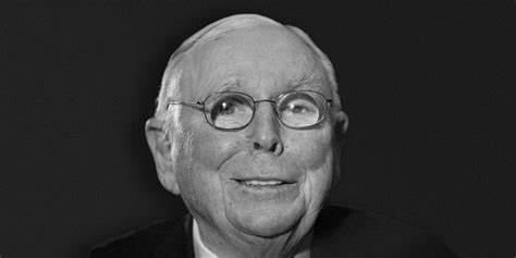 Investors Begin to Bid Farewell to Buffett, America’s Irreplaceable ‘Finance Dad’