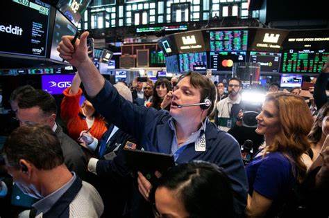 Meta, Microsoft Earnings Help Ease Fears of Tariff Hit to Magnificent Seven