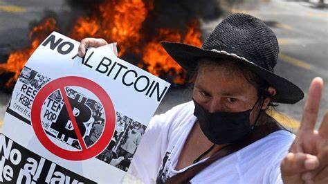 Bitcoin: El Salvador divided over legal tender law - BBC