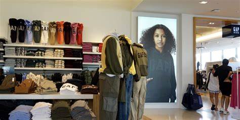Gap Stock Slides; Company Warns of Up to $300 Million in Tariff Costs