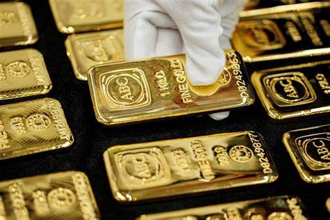 Gold Pares Losses After Fed Warns of Economic Risk