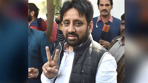 Der Abgeordnete der Aam Aadmi-Partei, Amanatullah Khan, wurde wegen angeblicher Geldwäsche verhaftet
