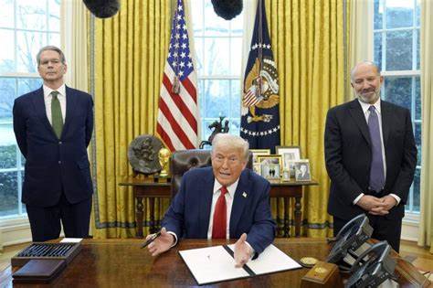 US must pay off debt before creating a sovereign wealth fund: Trump