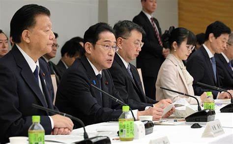 Japan compiles new policy steps to lift falling birthrate