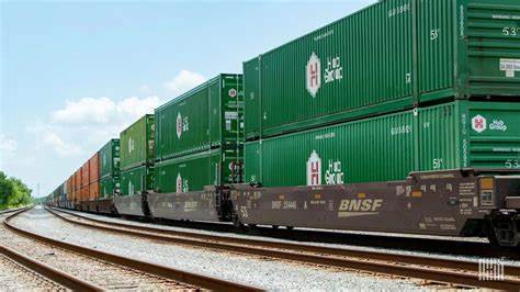 Hub Group’s Q1 revenue declines 8% to $915M