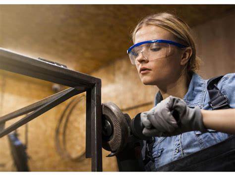 Americans in their 20s are now increasingly ditching pricey 4-year colleges — and getting into the trades