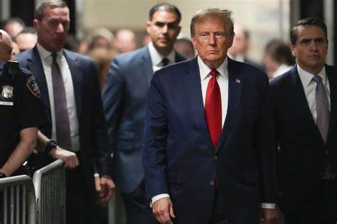 Donald Trump verbringt den freien Tag seines Schweigegeldprozesses damit, Bidens Krypto-Wissen anzugreifen und Fahndungsfoto-NFTs voranzutreiben – Yahoo Finance UK
