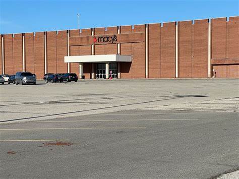 Macy's Feels Tariffs And Consumer Spending Heat, Cuts Profit Forecast