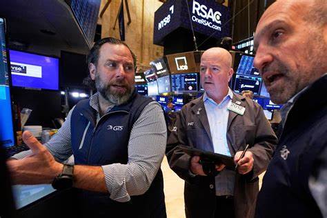 Stock market today: S&P 500, Nasdaq fluctuate amid rush of earnings, hopes for auto tariff relief