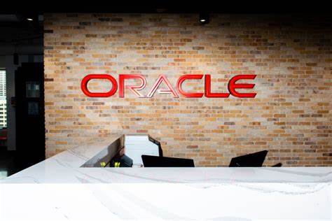 Oracle Touches New High as AI Bonanza Outshines Profit Concerns