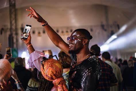Festival goers told to remove smartwatches after moshpits spark emergency alerts