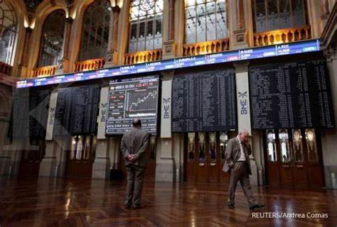 Shares rise, Treasury yields fall, buoyed by easing trade tensions