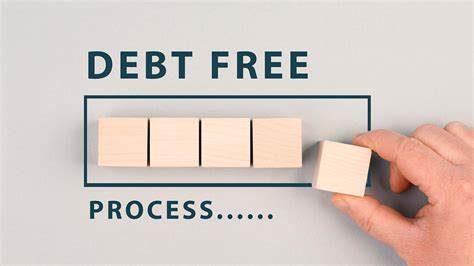 A Guy With $500,000 Wonders If It's Worth Buying A House With Cash To Be Debt-Free: 'Friends And Family Are Telling Me That It's A Bad Idea'