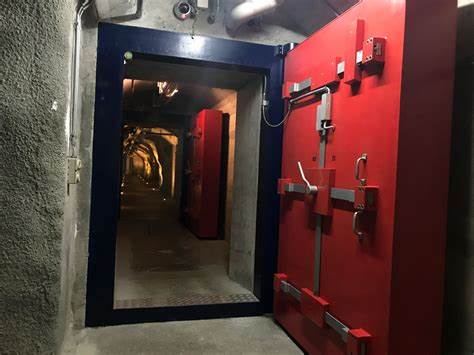 Schweizer Militärbunker öffnet Tresore für Krypto-Investoren - SWI swissinfo.ch auf Englisch
