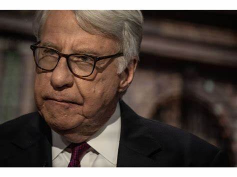 Jim Chanos Sees Big Short in Saylor’s Strategy, But Others Aren’t So Sure