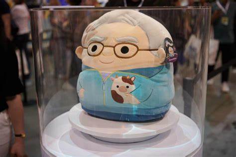 Berkshire Stock Hits Correction Zone as Buffett Premium Shrinks