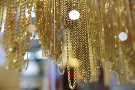 Gold Futures Rise on Weak U.S. Dollar, Economic Data