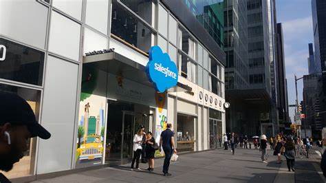 Needham Endorses Salesforce’s (CRM) Informatica Deal, Keeps $400 Target
