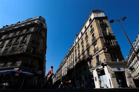 Woman escapes botched kidnapping in Paris as gangs target crypto wealth