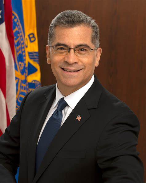 HHS-Sekretär. Becerra spricht über Gerüchte über die Führung des kalifornischen Gouverneurs – Yahoo Finance
