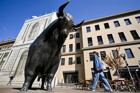 Global Markets Mostly Higher, Boosted by EU Tariff Delays
