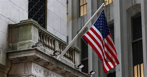Stocks Set to Fall as Investors Weigh Inflation Data, Trump’s Middle-East Tour