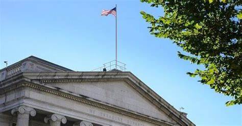 Underweight Long End of Curve: BlackRock's Akullian