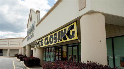 US retail layoffs spike +274% in 2025