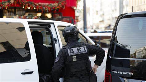 Crypto CEO's daughter and grandson escape kidnapping attempt in central Paris in terrifying video