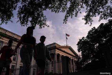 US 30-Year Yield Hits Highest Since 2023 After Moody’s Downgrade